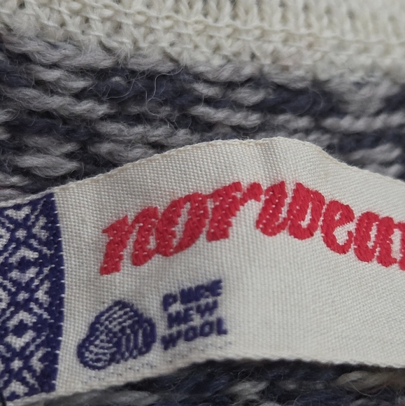 VTG Norwear Women"s Cardigan with Metallic Buttons Sz.S Wool - Picture 9 of 10